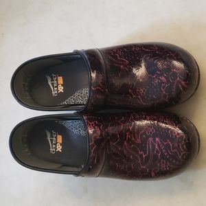 Dansko XP 2.0 clogs size 36
